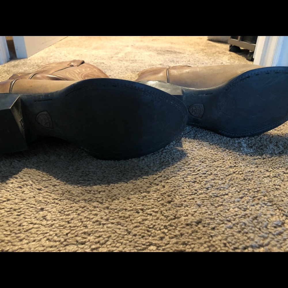 Ariat women cowboy boots